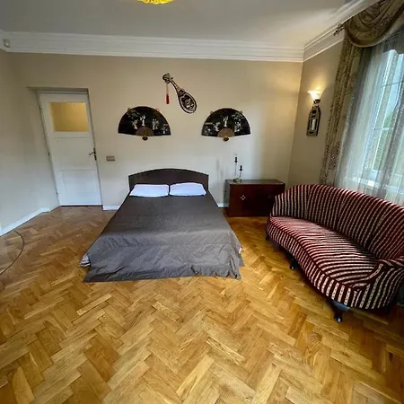 Stunning Private House In Green Central District